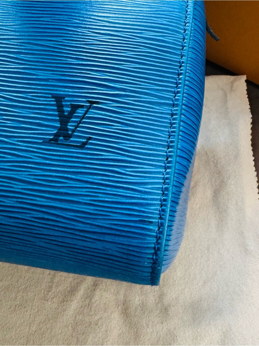 Louis Vuitton Toledo Blue Epi Leather Speedy 25 with Gold Hardware - Picture 14 of 15